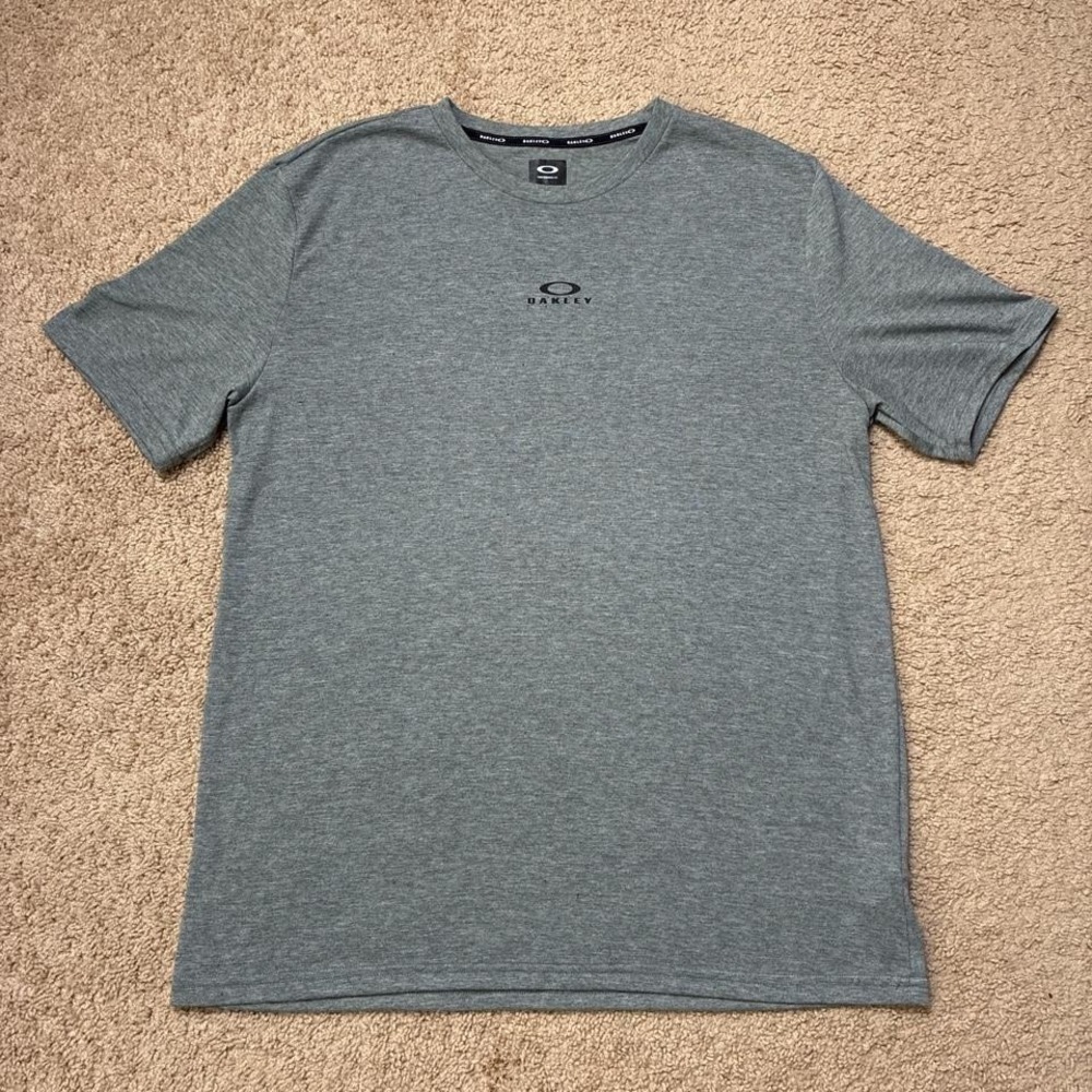 Oakley Gray Performance Fit Activewear Workout Athletic T-shirt Size 2XL